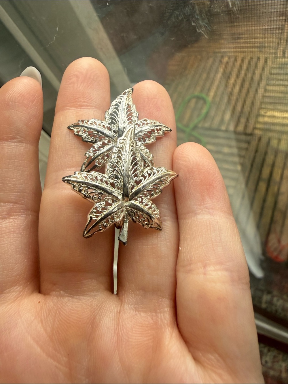 Vintage Rare Birks Signed Sterling Filigree Maple Leaf Screw Back Earrings - Picture 2 of 6